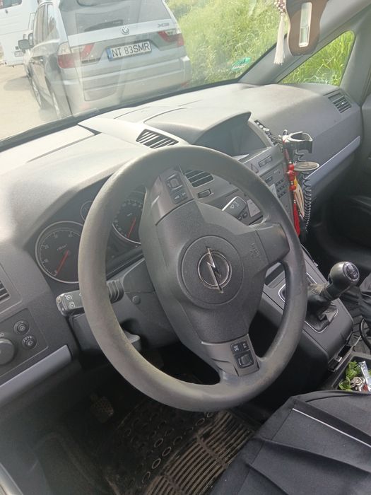 Vând Opel Zafira