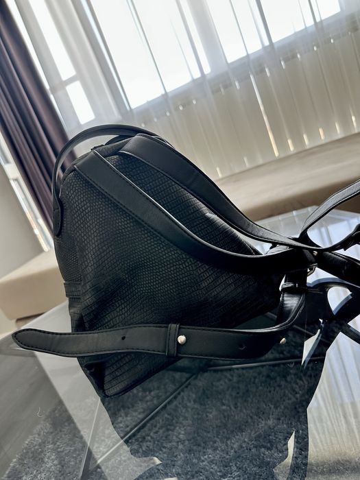 Дамска черна раничка