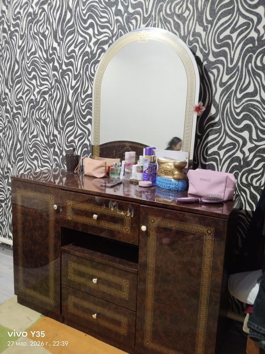 Туалетный столик, камод