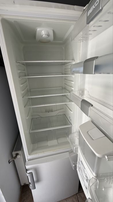 Frigider Beko defect