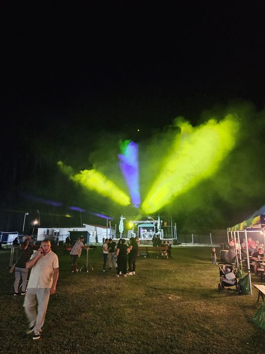 Inchiriez boxe scena lumini schela playere