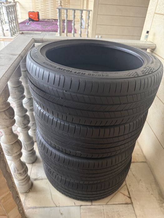 Kumho ecsta 245/45/21