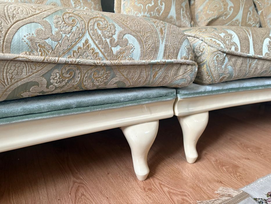 Продаю диван в хороший состоянии