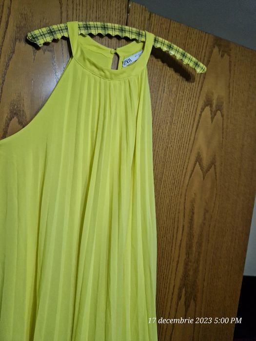 Rochie plasată,  superbă, Zara