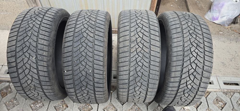 Goodyear Ultra Grip 4бр. зимни 245 40 19
