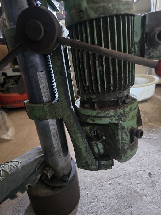 Masina de gaurit cu talpa magnetica