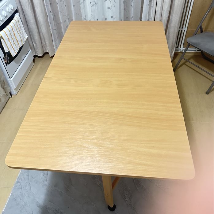 Vand masa de bucatarie  + 2 scaune incluse