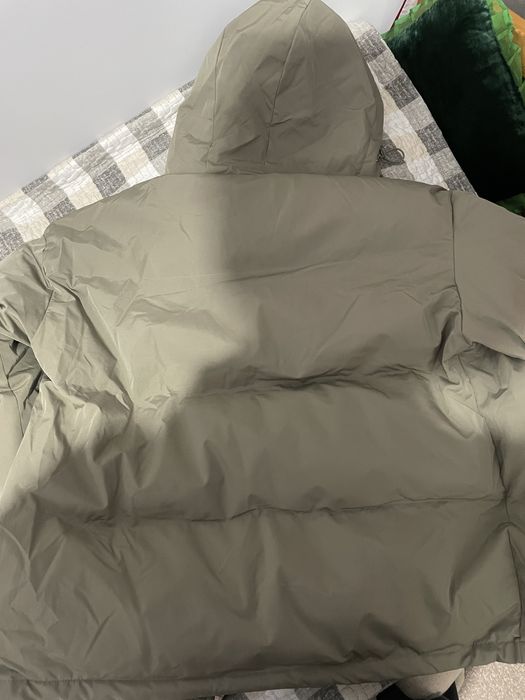 Продается женская куртка , новая . Всё как на фотке