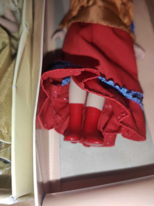 Продам фарфоровых коллекционных кукол