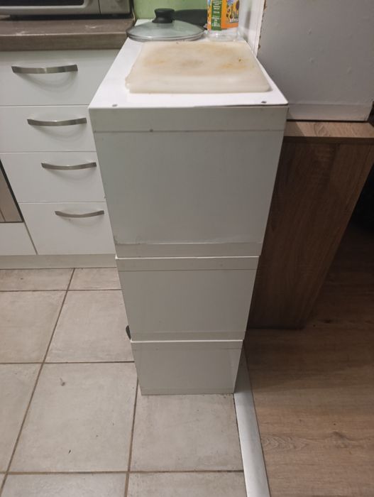 Кухня, маса и столове