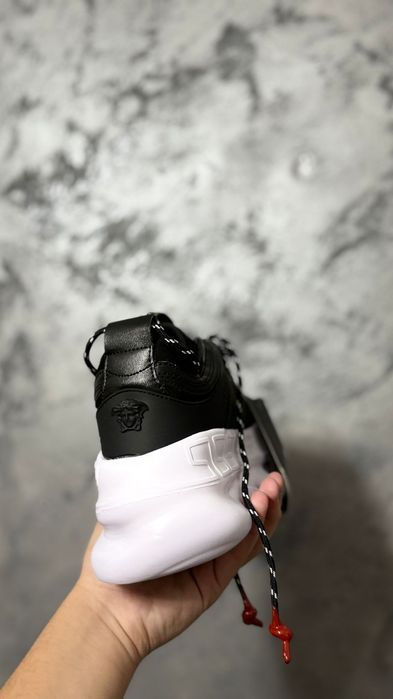 Adidași Versace Chain Reaction