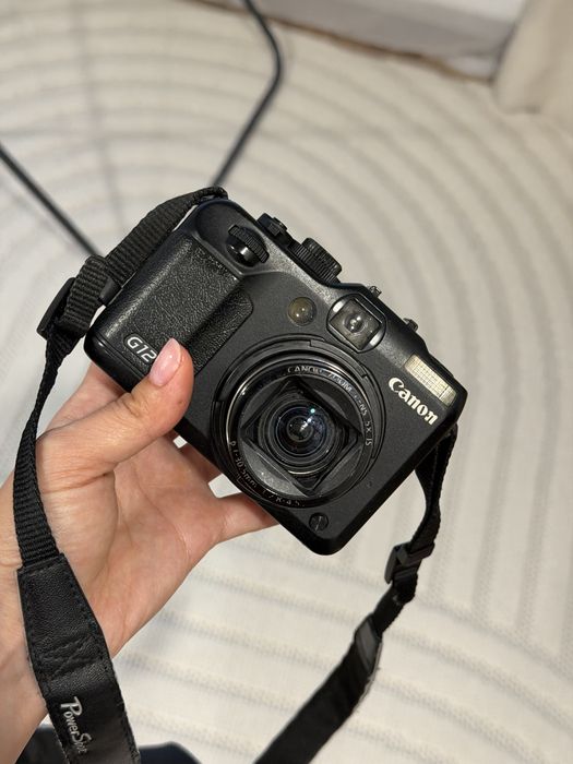 Canon PowerShot G12, поворотный экран