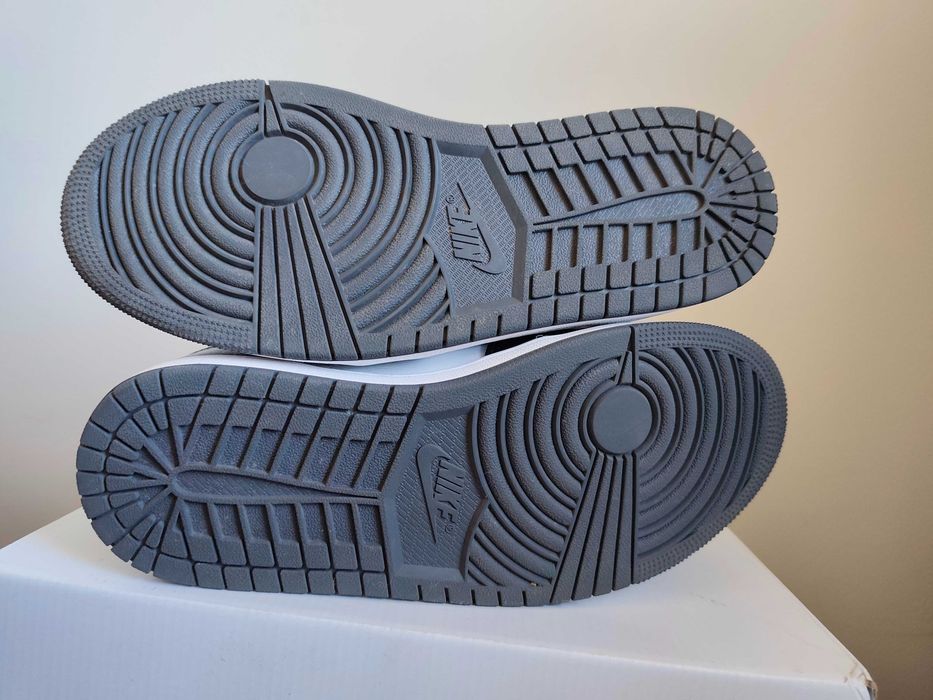 Високи сникърси Air Jordan - размер EU-40,5