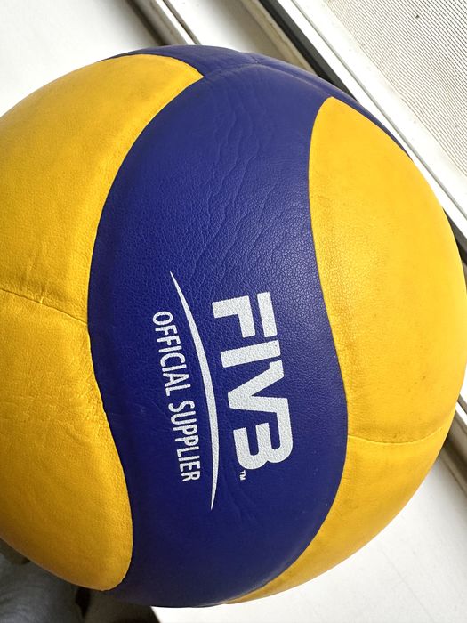Minge volei Mikasa V330W – omologată FIVB – competiții – 250 lei