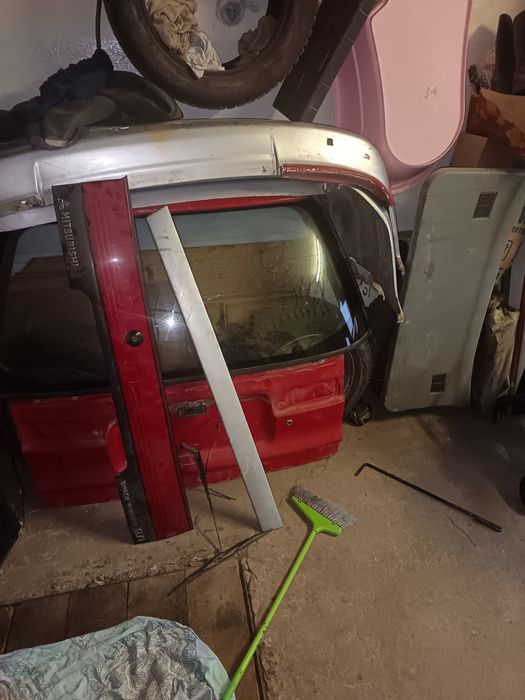 Задняя дверь багажника митсубиси