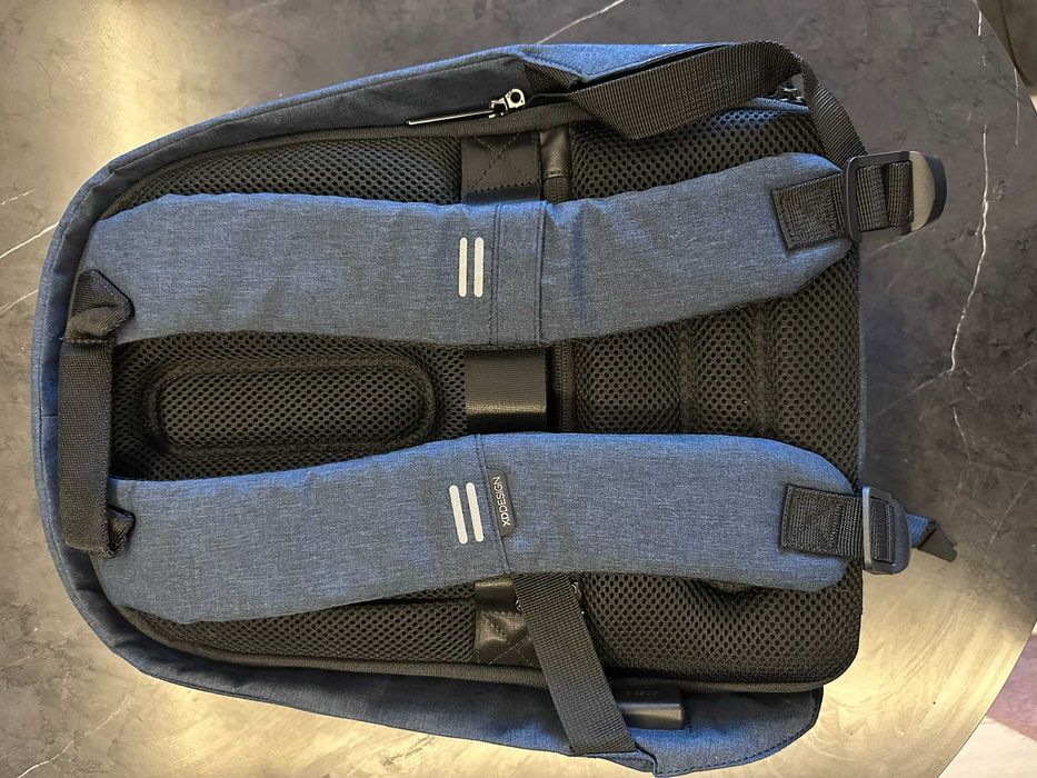 Ghiozdan antifurt XD Design laptop 13.3"