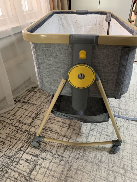 Продам приставную кроватку манеж