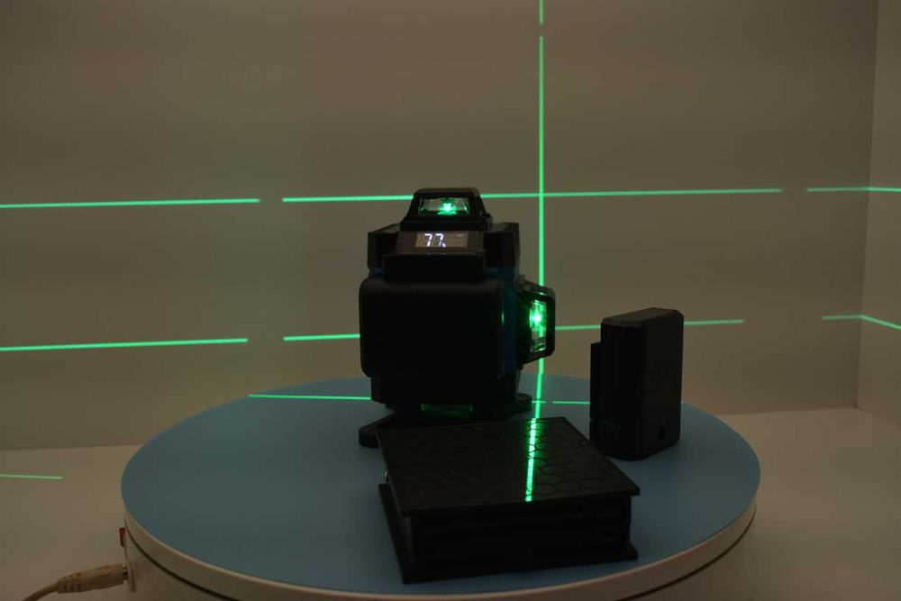 Oferta are două baterii litiu  Promo Nivela laser Verde 16 lini 4D fără telecomandă  Promotie Nivelă raza kkamoon 16 linii 4D fascicul raza verde  Ofe