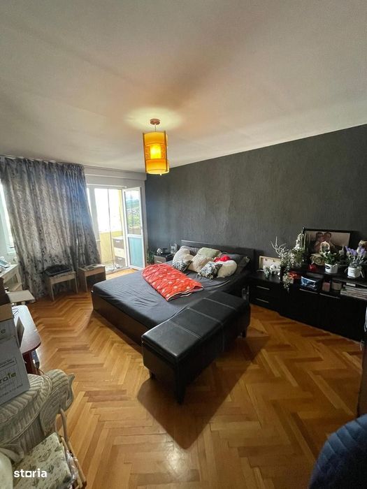 Apartament cu 3 camere de vanzare, zona Cetate
