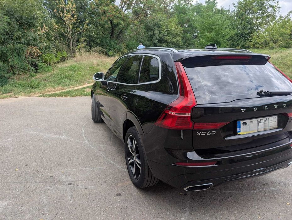 Volvo XC60 D4 AWD 190 CP 2019 | Panoramic | HUD | Pilot Assist | ACC | Cârlig Electric