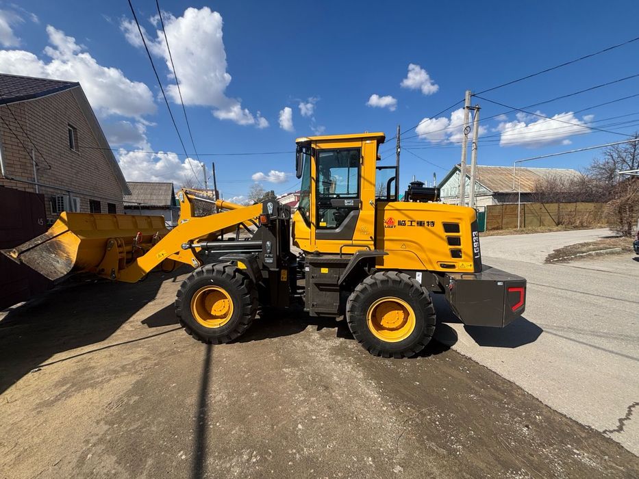 Услуги погрузчика и самосвалы