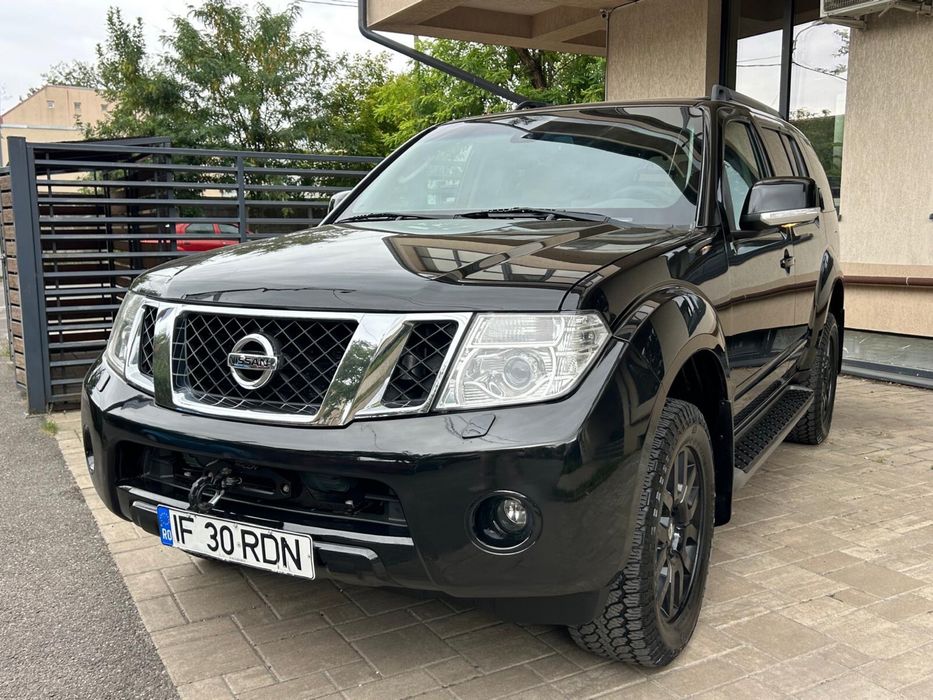 Nissan Pathinder 2011 2.5 L diesel automat 7 locuri tapiserie full piele trapa xenon  original navi impecabila merita vazuta si probata accept vari +-