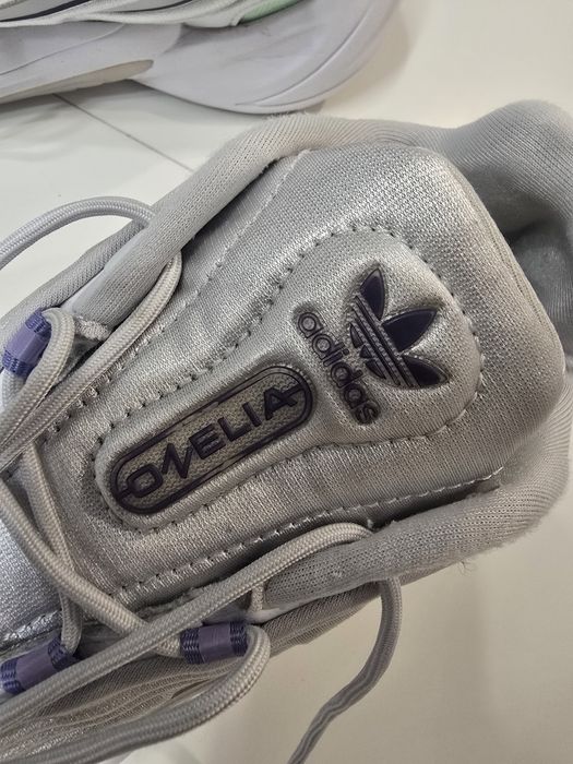 Дамски оригинални маратонки Adidas Ozelia