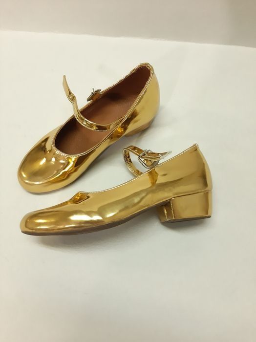 Raqs tuflilari tayyorlari