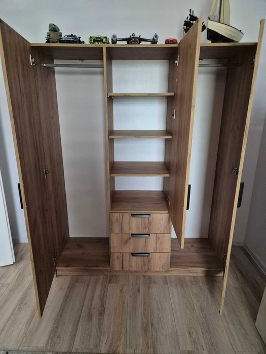 Vand dulap haine JYSK. Ridicare de la locatie, nu asigur transport