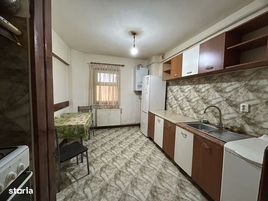 Apartament cu 3 camere confort 1 decomandat în Prundu