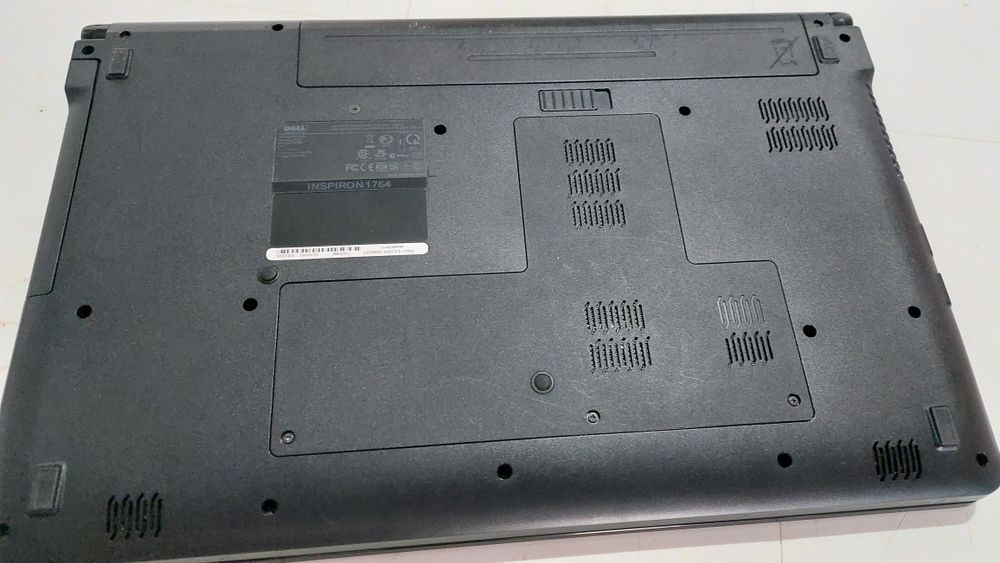 Laptop Dell Ispiron 1764 DEFECT