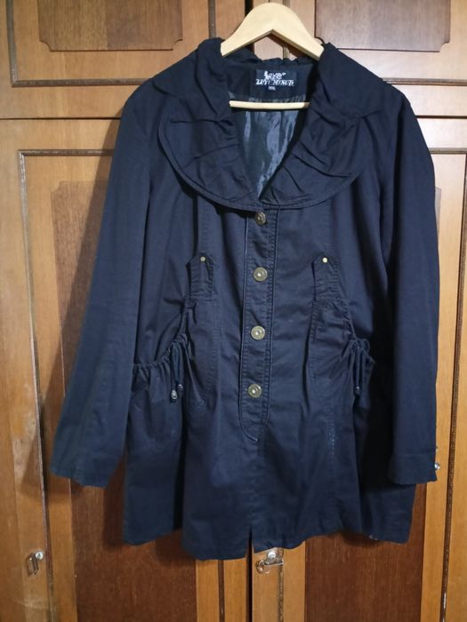 Плащи  2 черные 52 размер