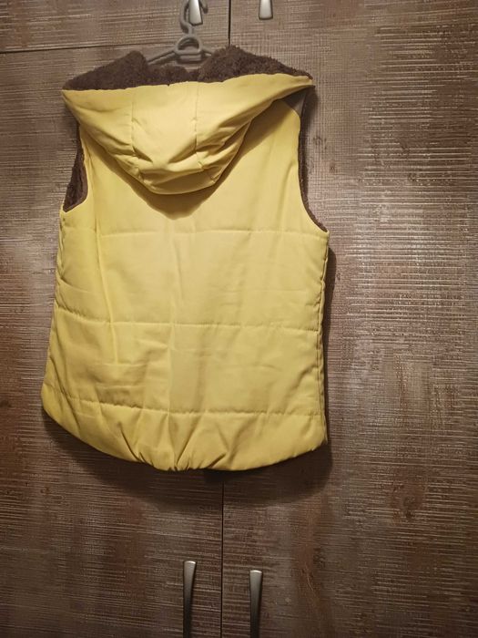 Дамски елек в жълто