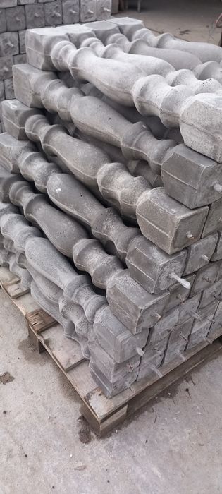 Vând stâlpișori beton