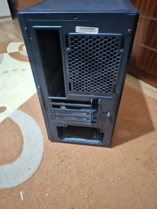 Vând carcasa pc cu 2 coolere