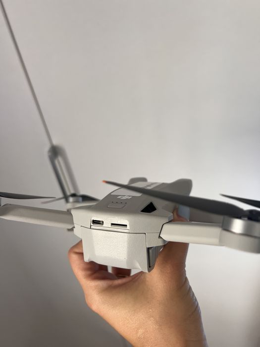 Dronă DJI Mini 3 + Smart Controller cu Display