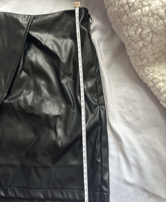 Къси кожени панталонки