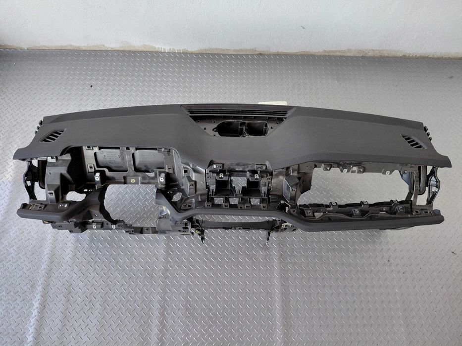 Ново Табло Skoda Kodiaq Шкода Кодиак Черна гума без Head UP