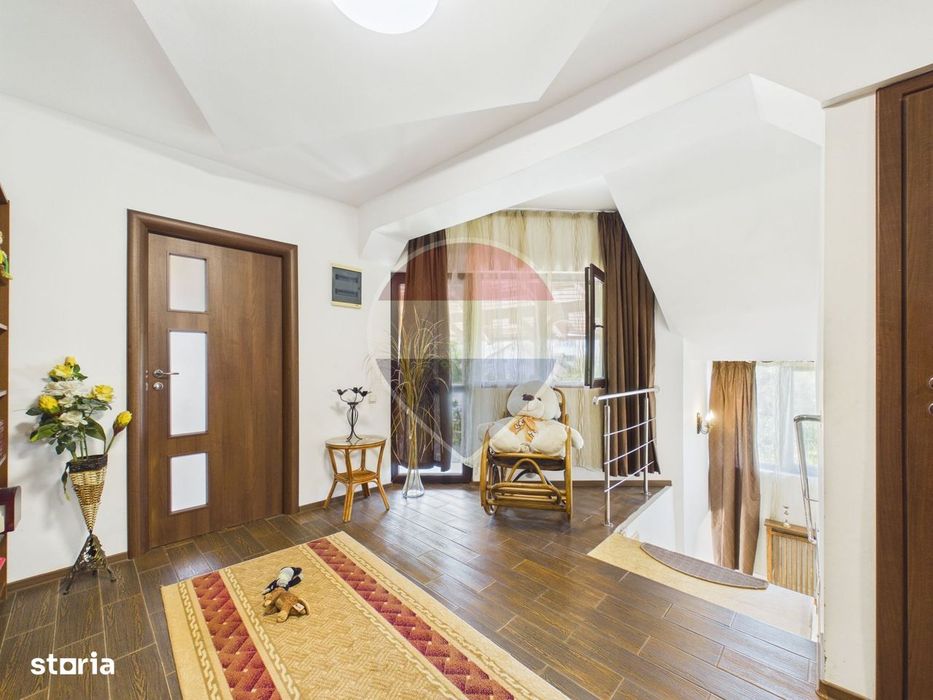 Vilă 10 camere + spațiu comercial | teren 1.300 mp | Otopeni 23 August