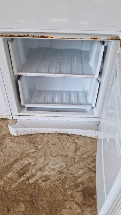 Indesit Холодильник жұмыс жасап тұр мұздатпайды бірақ