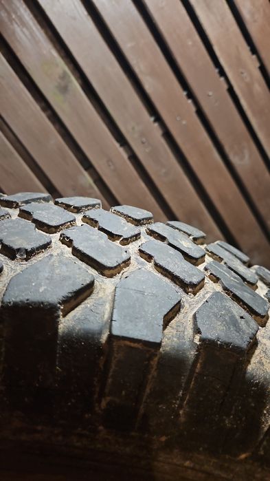 Vând 4 cauciucuri r16 off road - Michelin pe jante de Lada Niva