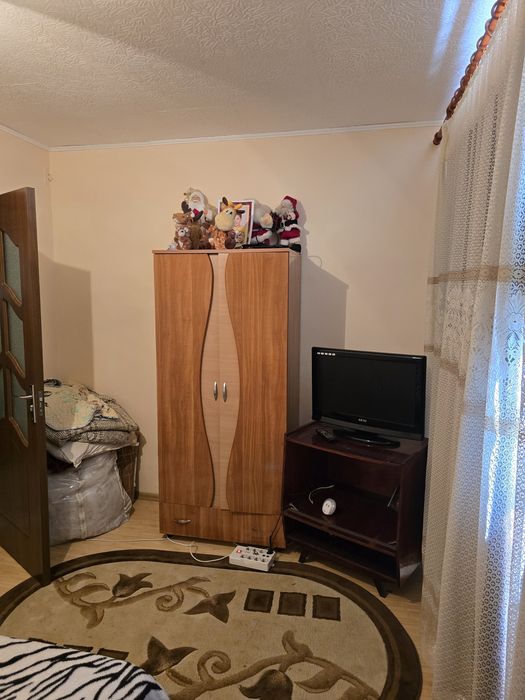 Vand apartament  cu 2 camere