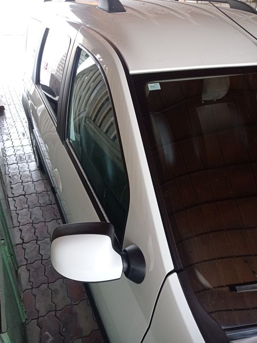 Машина Largus Cross белый