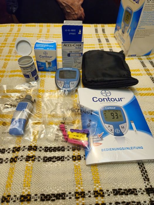 Апарат за измерване на, кръвна захар и холестерол 2бр