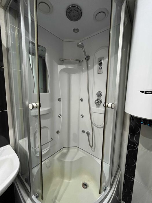 Хидромасажна душ кабина