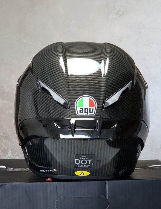 Vand casca marimea L AGV PISTA GP RR noua nepurtata !