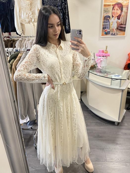 Рокля в бежов цвят налична в размер S/M и M/L