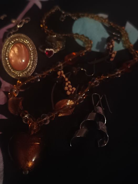 Лот дамски бижута – обеци, гердани, висулки, пръстени