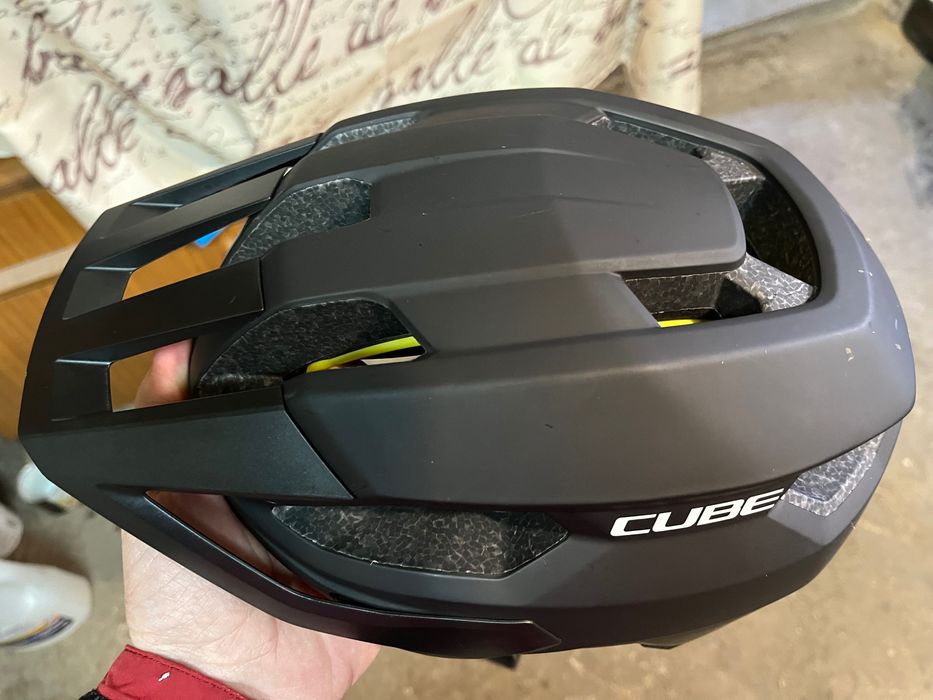 Каска CUBE STRAY Black M