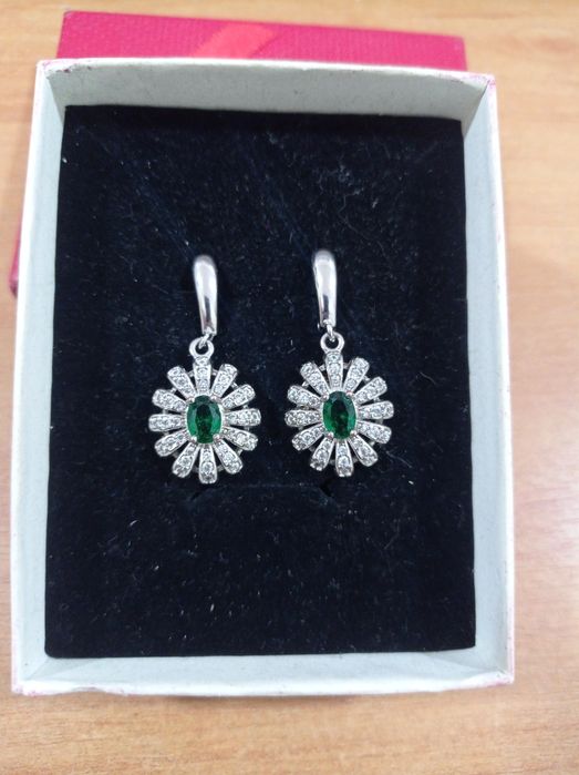 Серьги с Цирконием посеребреные красота и отличное качество  Сияют